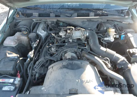 1997 Ford Crown Victoria Lx z USA, uszkodzony, nr VIN 2FALP74W2VX174070